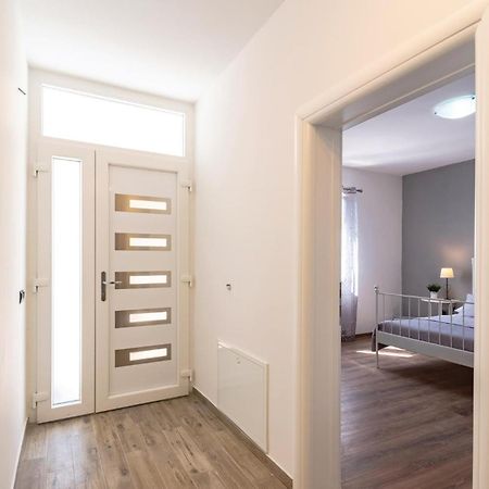 Nice Apartment In Orebic With House Sea View Zewnętrze zdjęcie